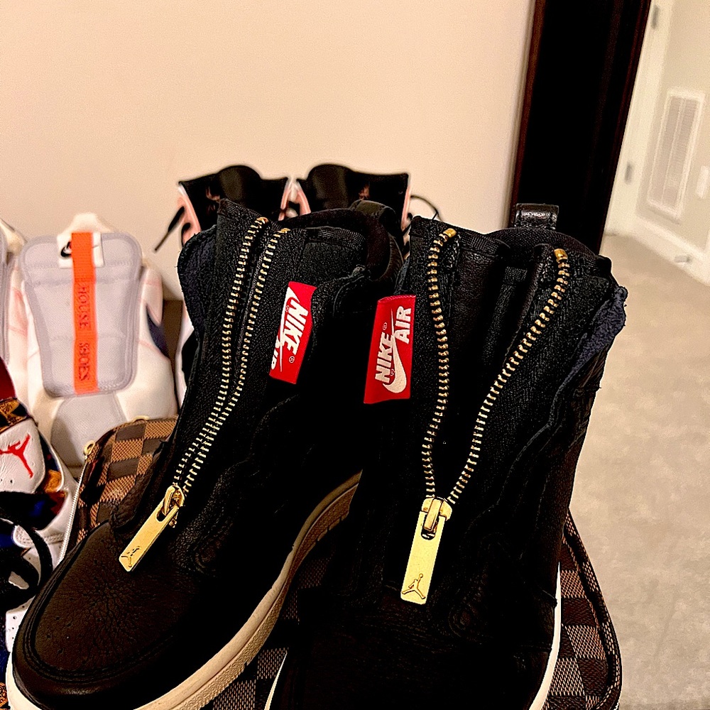 Nike Air Jordans 1 Deconstructed w/Zipper. Black size US 5.5